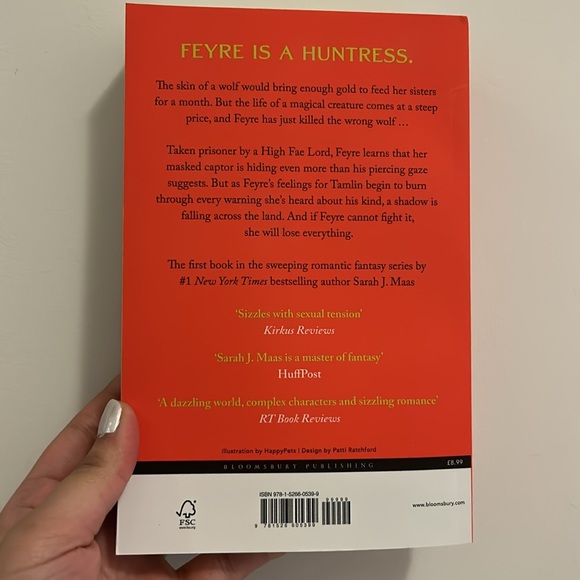 A Court of Thorns and Roses by Sarah J. Maas - Picture 2 of 4